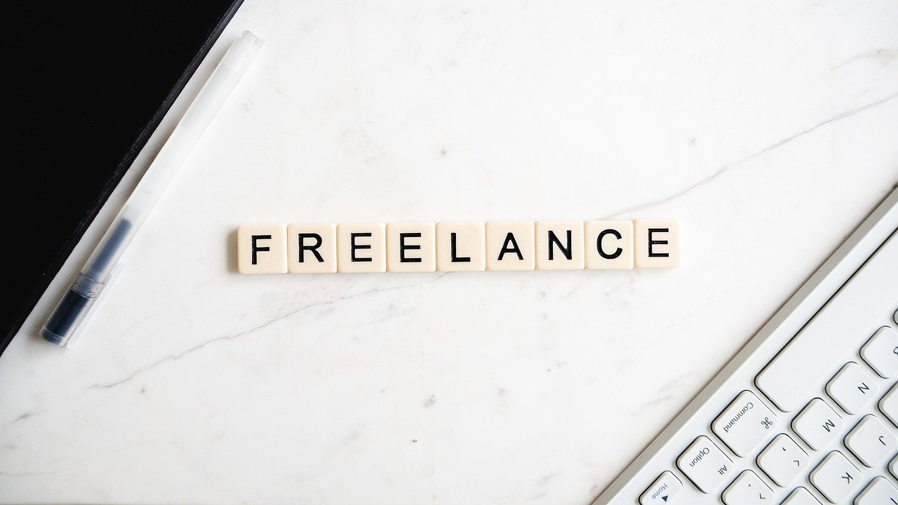 10 Steps to Start a Freelance Business While Working Full-Time in 2025