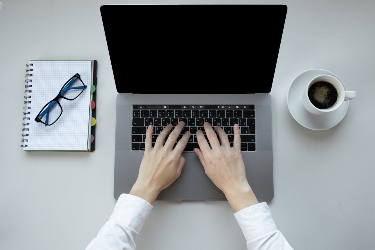 10 Steps to Start a Freelance Business While Working Full-Time in 2025