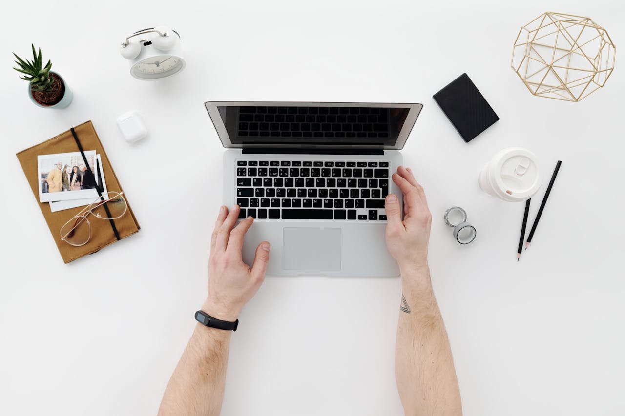 10 Steps to Start a Freelance Business While Working Full-Time in 2025